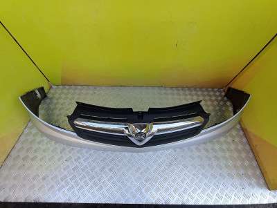 Накладка бампера переднего центральная Renault Trafic II, Opel Vivaro II, Nissan Primastar II (2001-2006) дорестайл
