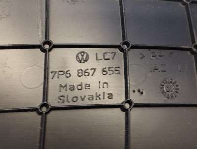 Заглушка карти багажного відділення Volkswagen Touareg FL (2015-2018)