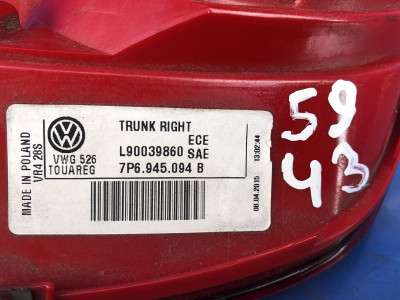 Фонарь крышки багажника правый Volkswagen Touareg NF (2010-2014)