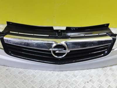 Накладка бампера переднього центральна Renault Trafic II, Opel Vivaro II, Nissan Primastar II (2006-2014) рестайл