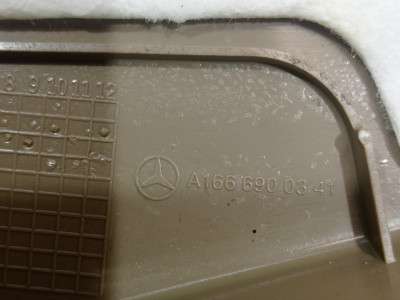 Накладка декоративна  петлі  кришки багажника Mercedes GL X166