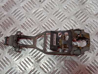 Кронштейн (тримач) ручки дверей Volkswagen Touareg (2007-2010) рестайл